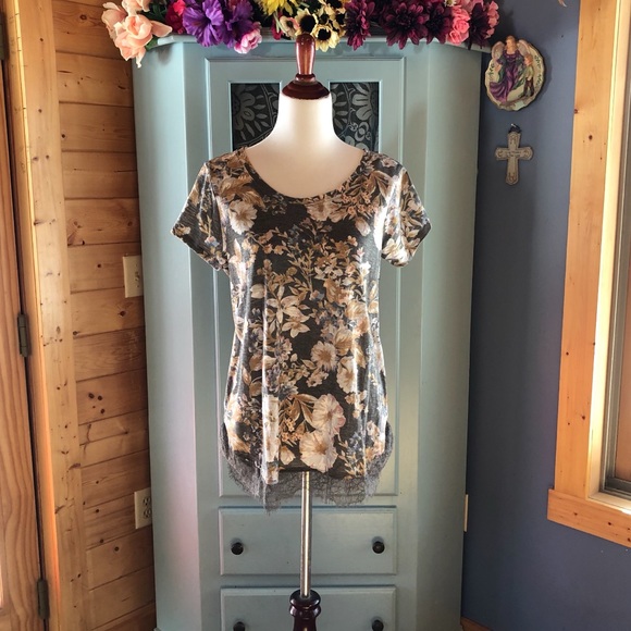 LC Lauren Conrad Tops - LAUREN CONRAD Blouse. NEW w/Tags & Unique Back!!